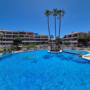 https://spacious-apartment-with-private-garden-in-tenerife-south.tenerifehoteles.net